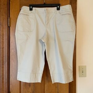 Gloria Vanderbilt Gray Bermuda Shorts Classic Style